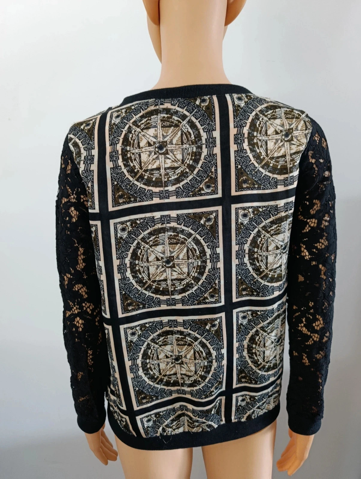 By Swan Paris women's fine black size S sweater with graphic print and lace sleeves – photo 7
